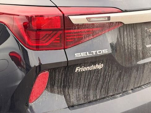 Used 2023 Kia Seltos EX image 19