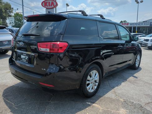 Used 2017 Kia Sedona LX w/ LX Essentials Premium Package FWD image 5