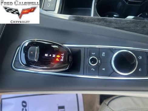 Used 2022 Cadillac Escalade Premium Luxury AWD/4WD image 21