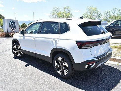 New 2025 Volkswagen Taos SE image 4
