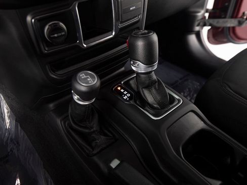 Used 2021 Jeep Wrangler Sport AWD/4WD image 19