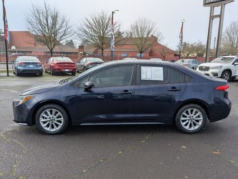 Used 2022 Toyota Corolla LE image 2