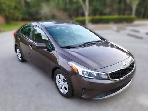 Used 2017 Kia Forte LX image 3