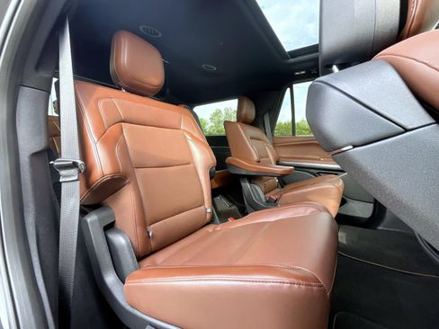 Used 2025 Lincoln Navigator Reserve AWD/4WD image 22