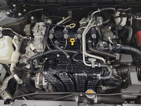 Used 2025 Nissan Altima 2.5 SV FWD image 11