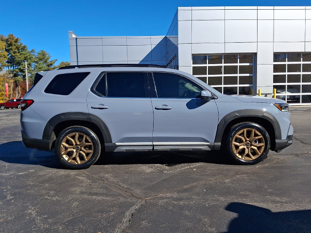 Used 2024 Honda Pilot Touring image 7