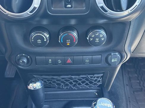 Used 2015 Jeep Wrangler Unlimited Sahara AWD/4WD image 22
