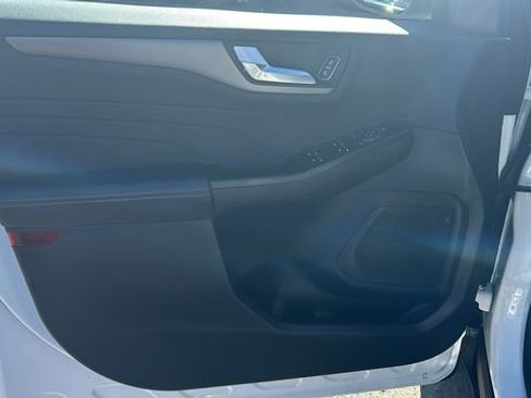 Certified 2025 Ford Escape SE w/ Class II Trailer Tow Package FWD image 16