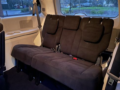 Used 2015 Dodge Grand Caravan SE w/ Quick Order Package 29E SE image 14