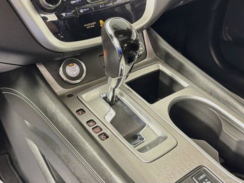 Used 2019 Nissan Murano SV AWD/4WD image 17
