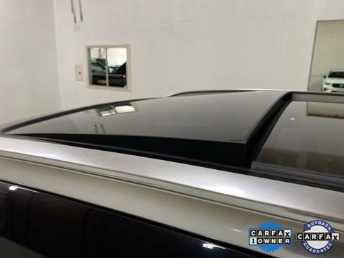 Used 2025 Volvo XC40 B5 Plus image 98