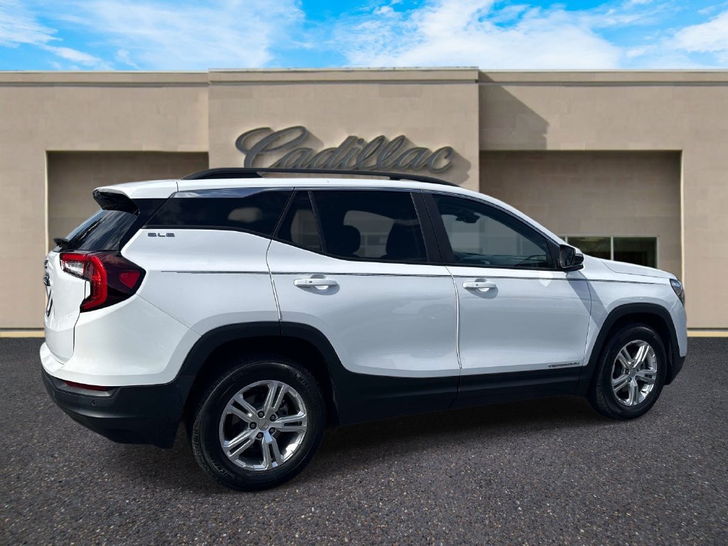 Used 2022 GMC Terrain SLE w/ Driver Convenience Package FWD image 3
