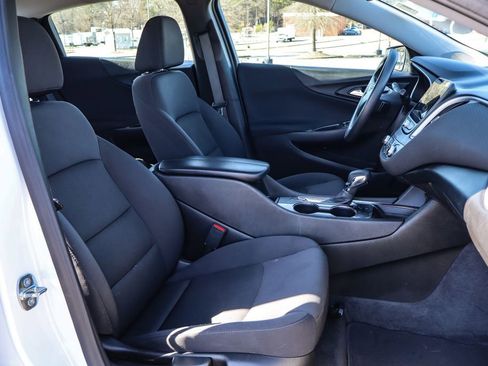 Used 2022 Chevrolet Malibu LT image 30