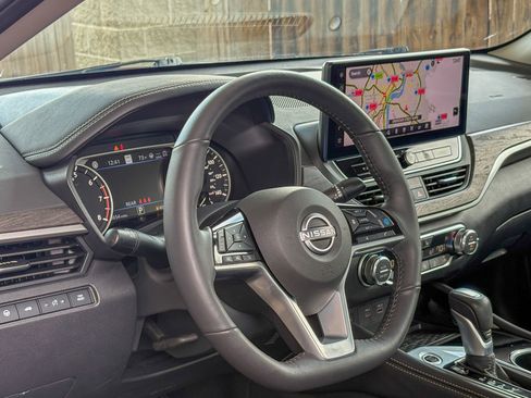 Used 2025 Nissan Altima 2.5 SL AWD/4WD image 5