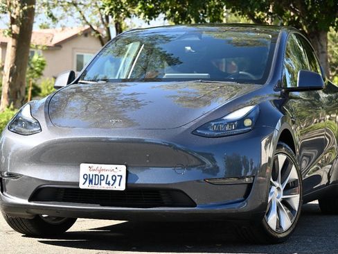 Used 2023 Tesla Model Y Long Range AWD/4WD image 1