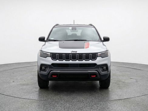 Used 2025 Jeep Compass Trailhawk AWD/4WD image 2