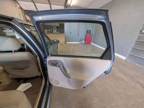 Used 2003 Saturn L-Series L200 FWD image 28