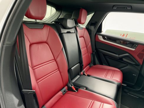 Certified 2025 Porsche Cayenne E-Hybrid AWD/4WD image 29