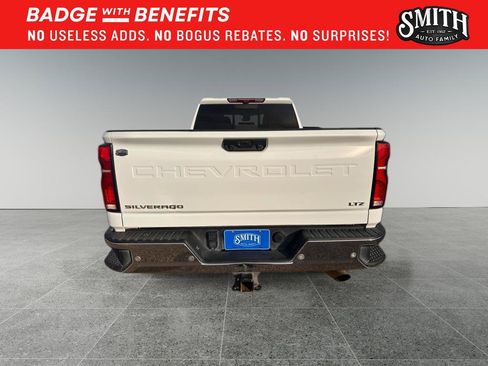 Used 2024 Chevrolet Silverado 2500 LTZ w/ LTZ Convenience Package AWD/4WD image 5