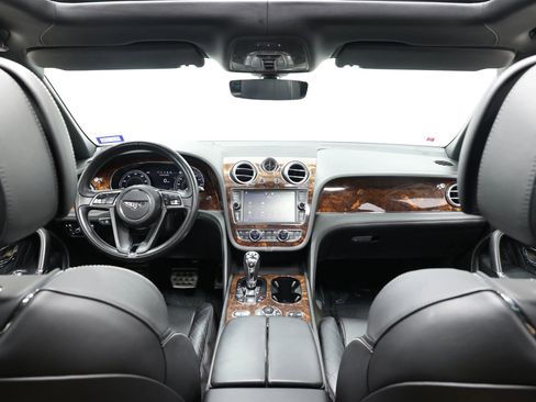 Used 2017 Bentley Bentayga AWD/4WD image 34