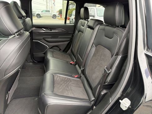 Used 2022 Jeep Grand Cherokee Altitude image 21