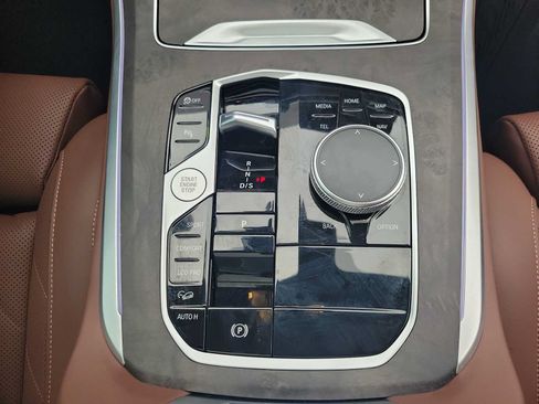 Used 2025 BMW X5 xDrive40i w/ M Sport Package AWD/4WD image 21