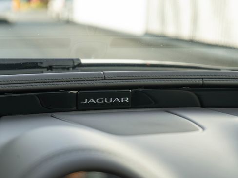 Used 2015 Jaguar XJ RWD image 16