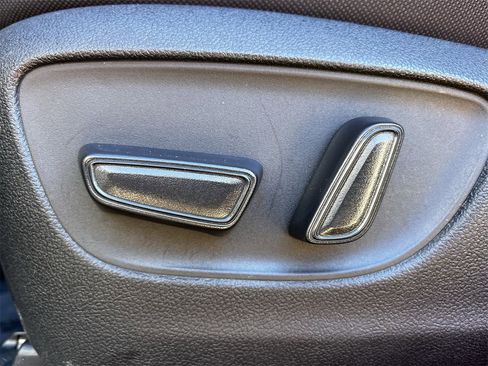 Used 2024 Toyota Highlander LE image 23