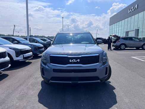 Certified 2022 Kia Telluride EX w/ EX Premium Package FWD image 9