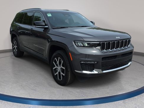 Used 2025 Jeep Grand Cherokee L Limited image 3