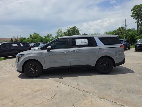 New 2027 Kia Carnival LX FWD image 5