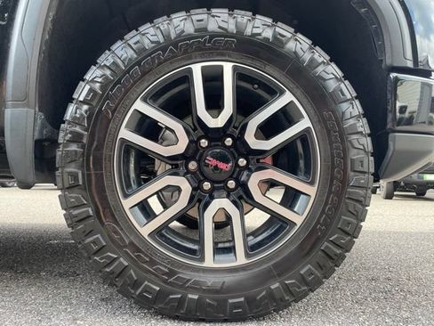 Used 2023 GMC Sierra 1500 AT4 w/ AT4 Preferred Package AWD/4WD image 3