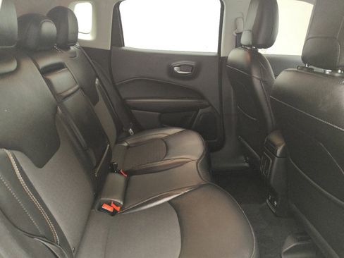 Used 2019 Jeep Compass Latitude w/ Cold Weather Group AWD/4WD image 19
