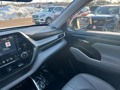 Used 2021 Toyota Highlander XLE image 34