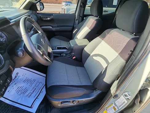 Used 2023 Toyota Tacoma TRD Sport image 15