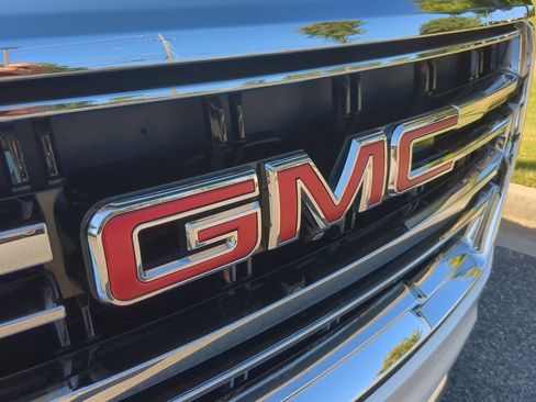 Used 2023 GMC Yukon XL SLT w/ SLT Luxury Package AWD/4WD image 31
