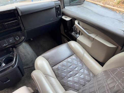 Used 2021 Chevrolet Express 3500 LS w/ Chrome Appearance Package image 21