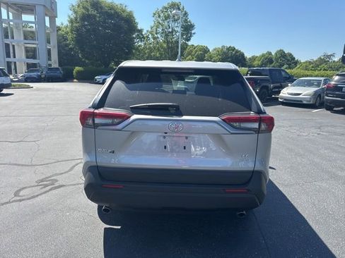 Used 2024 Toyota RAV4 LE AWD/4WD image 5