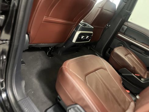 Used 2024 Ford Expedition Limited image 17