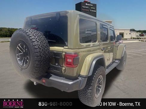 Used 2025 Jeep Wrangler Unlimited Rubicon AWD/4WD image 12
