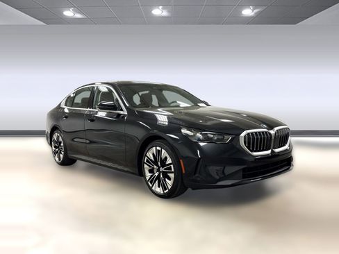Certified 2025 BMW 530i image 5