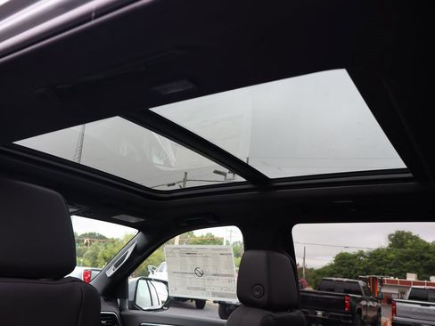 New 2025 Chevrolet Suburban LT w/ Advanced Technology Package image 20