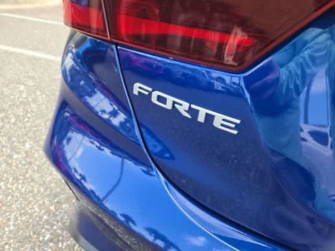 Used 2023 Kia Forte LXS w/ LXS Technology Package FWD image 12