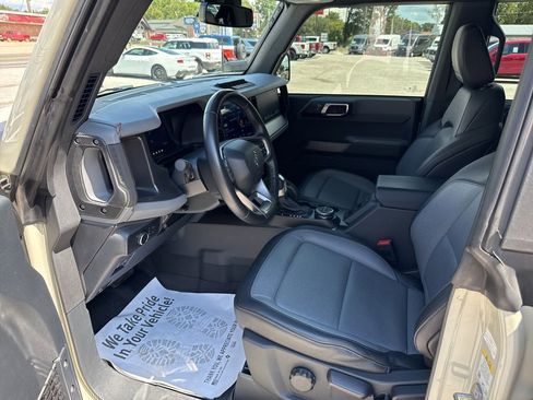 Used 2022 Ford Bronco Everglades image 9