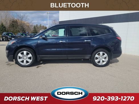 Used 2016 Chevrolet Traverse LT w/ Style and Technology Package image 2