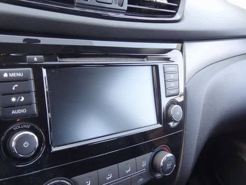 Used 2019 Nissan Rogue Sport S image 11