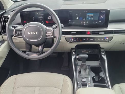 Used 2024 Kia Sorento S w/ Panoramic Sunroof Package FWD image 16