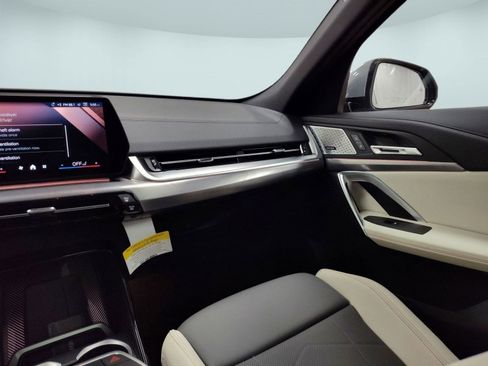 Used 2025 BMW X2 xDrive28i w/ Premium Package image 24