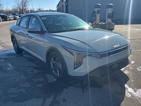 Used 2025 Kia K4 LXS image 8