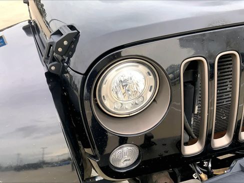 Used 2017 Jeep Wrangler 75th Anniversary image 25